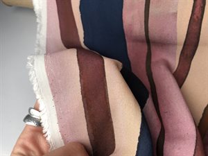Fastvævet viscose - rosa striber og lækre effekter